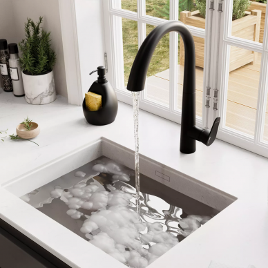 Смеситель для кухни Wasserkraft (A8667) с выдвижной лейкой, черный 13